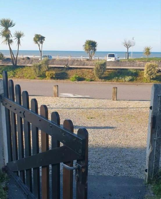 Studio Front De Mer Merville-Franceville-Plage Exterior photo